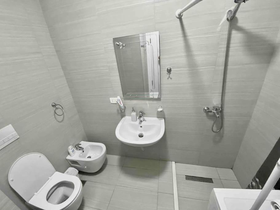 2+1 Apartment - Tirana City Center Ngoại thất bức ảnh
